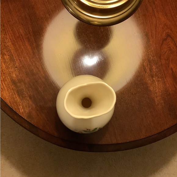 Vintage Lenox China Christmas Holiday 8” Bud Vase 24K Gold Trim Holly Berries. - Picture 6 of 9